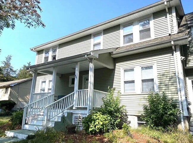 Building Photo - 405 Village St Unit 2