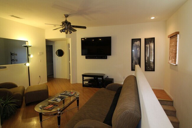 Photo - SHOWINGS AVAILABLE NOW Unidad 203