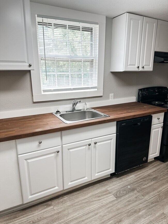 Photo - Charming 2 bedroom, 1 bathroom home located in the heart of East Knoxville