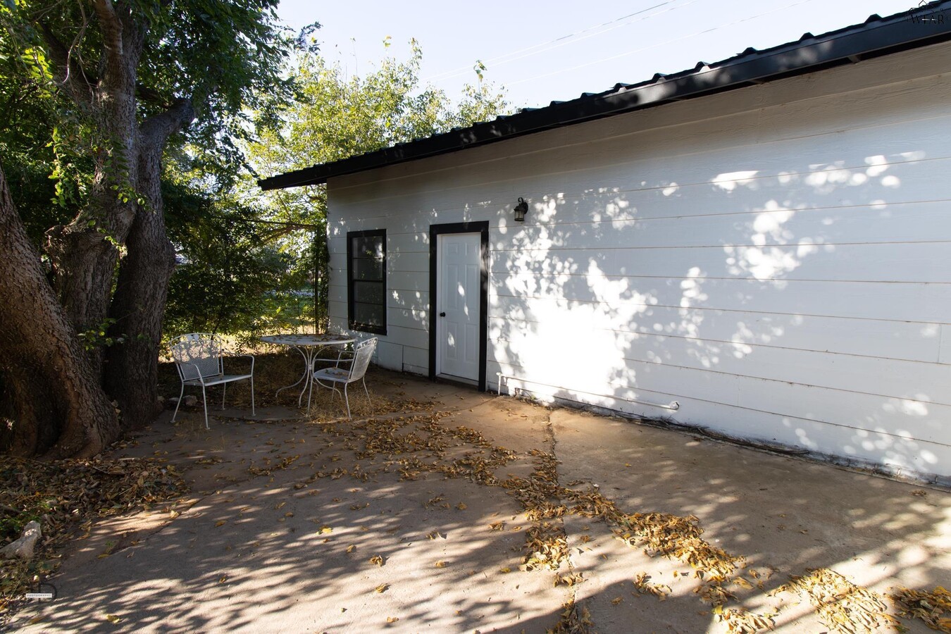 Photo - 674 Bell Rd S