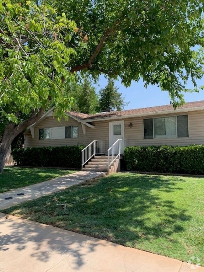 Building Photo - Remodeled 3 bedroom, 1 bathroom Downstairs... Rental