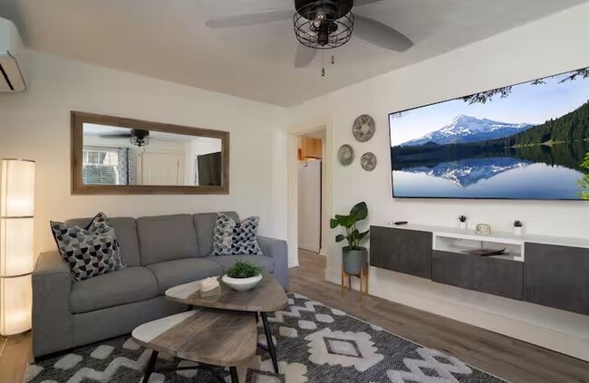 Photo - 1428 NE Adams St