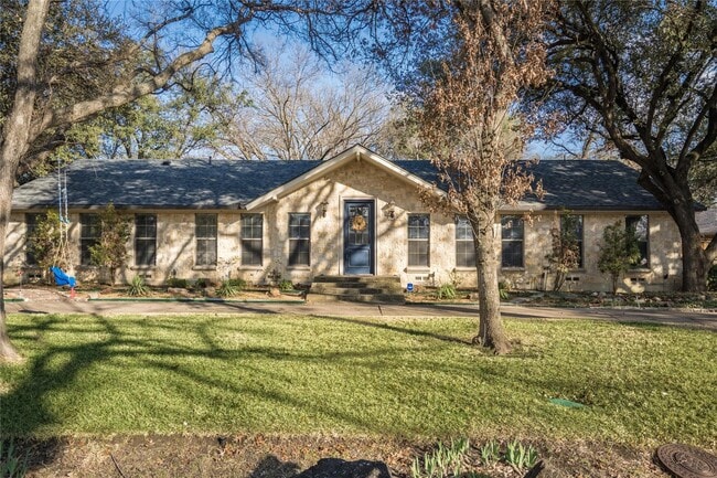 Building Photo - Jewel of Home, Large Lot, in Wonderful Walkable Neighborhood!