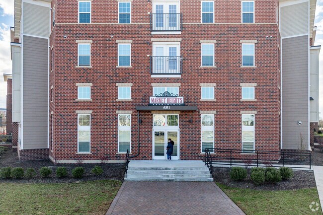 Entrada - Market Heights Apartments