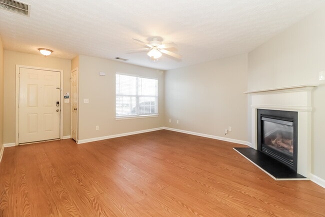 Photo - 348 Springbottom Ct SE