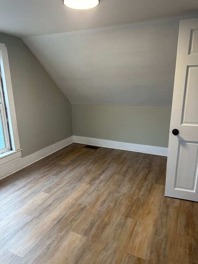 1317 Stoughton Ave Unit 1317 1/2
