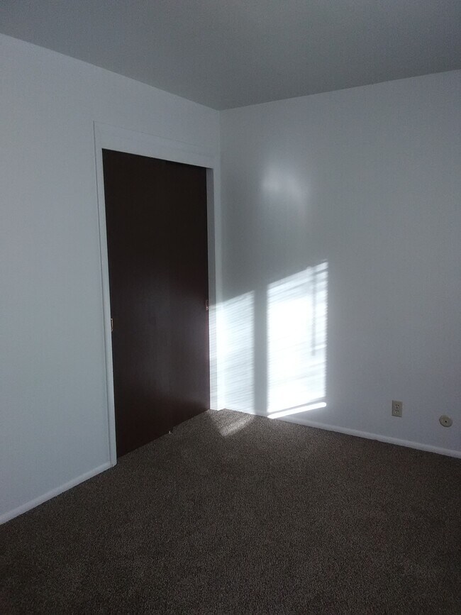 Photo - 1975 E 5850 S