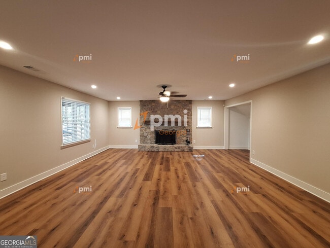 Photo - 9995 Rivertown Rd