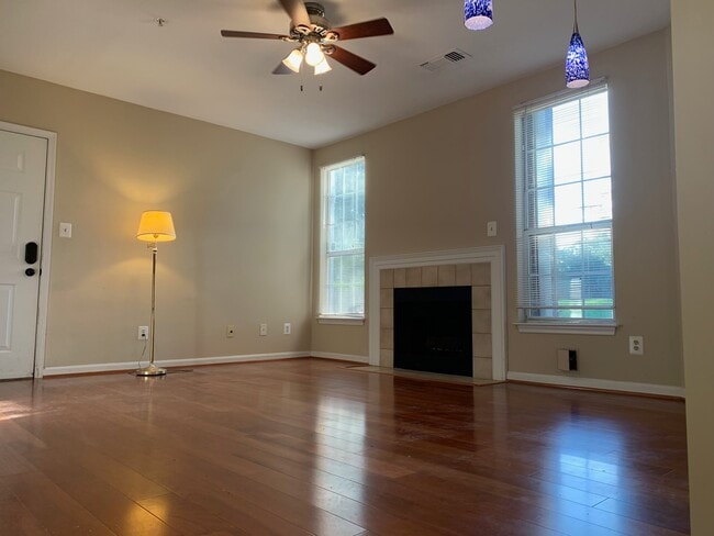 Celling fan - 20303 Beechwood Ter Unit 103