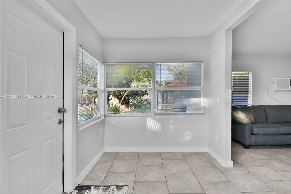 Photo - 585 NW 51st St (Miami, FL)