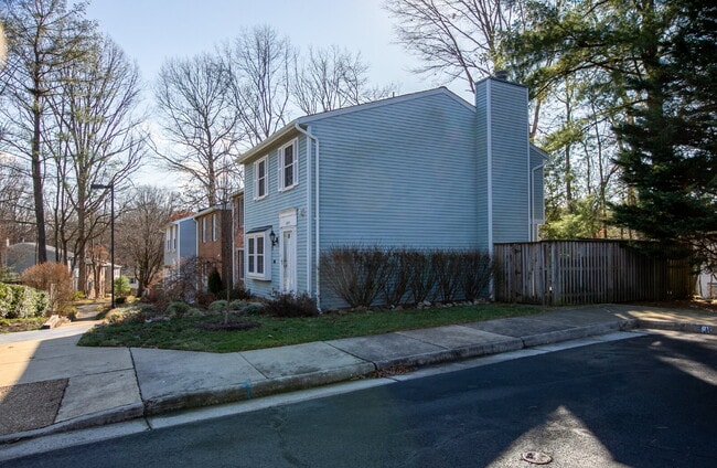 Photo - Bright and Spacious Townhome Living Near Reston