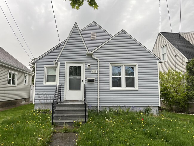 Building Photo - 469 22nd St Rental