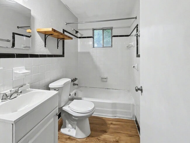 Photo - 1813 Walker Ave Unidad B