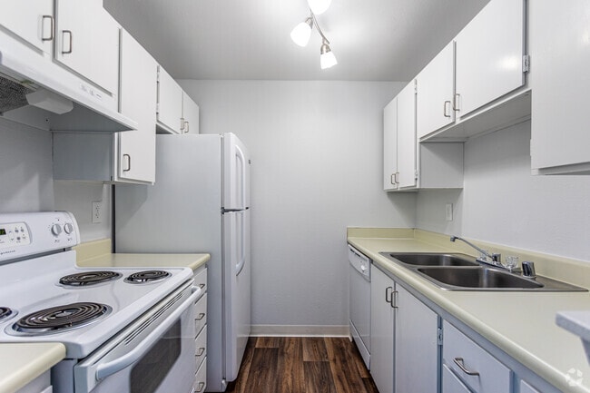 1HAB, 1BA - 750&nbsp;ft² - Campus View