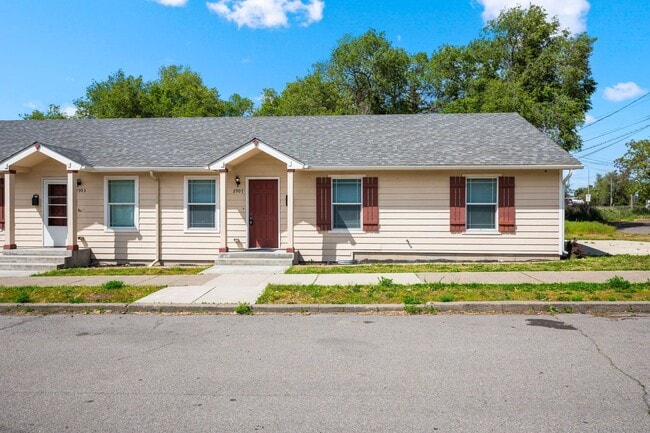 2907 E 4th Ave