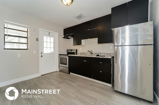 61 NW 48th St