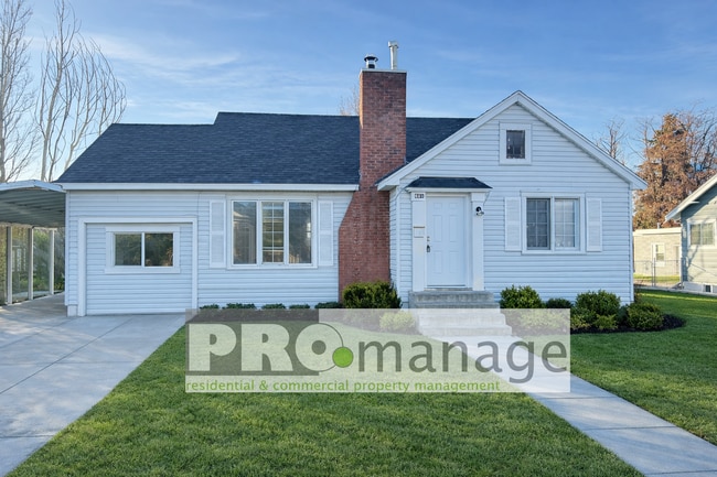 Building Photo - Single family home with yard