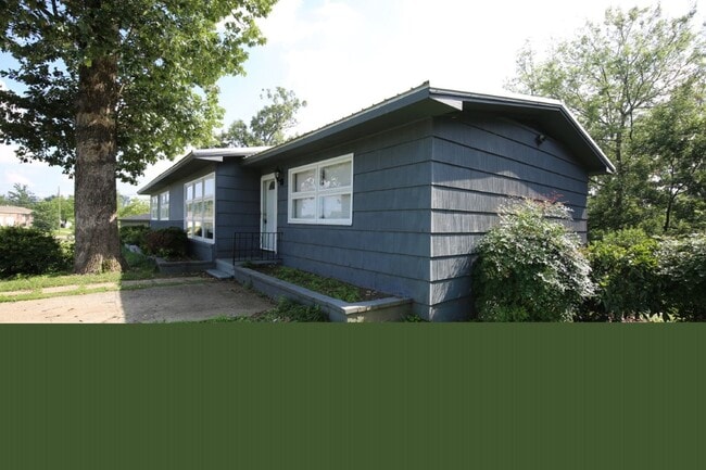 Photo - 2816 8th St NE