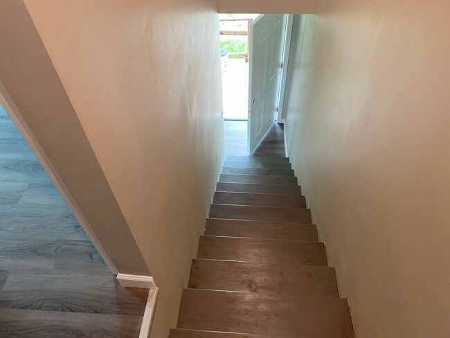 Photo - 260 Moughon St