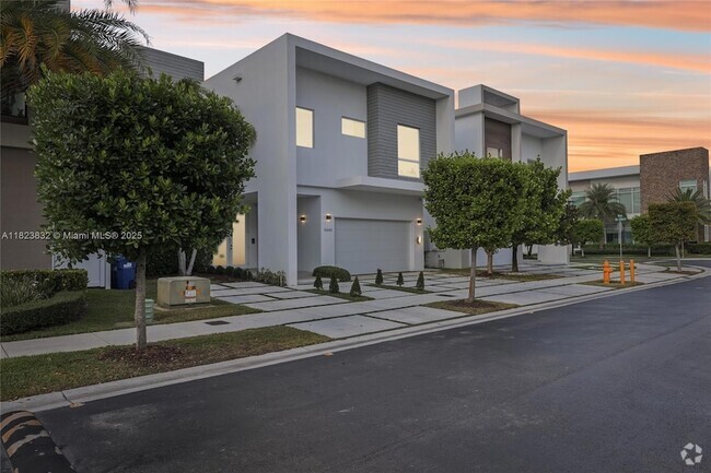 Building Photo - 10445 NW 68th Terrace Rental