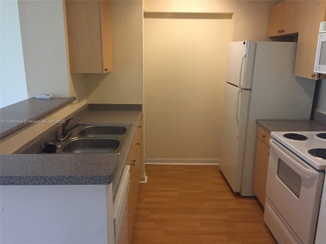 Photo - 1919 Van Buren St Unidad 416A
