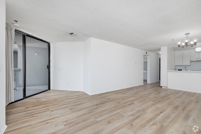 2 habitaciones, 2 baños, 1150 pies cuadrados, sala de estar