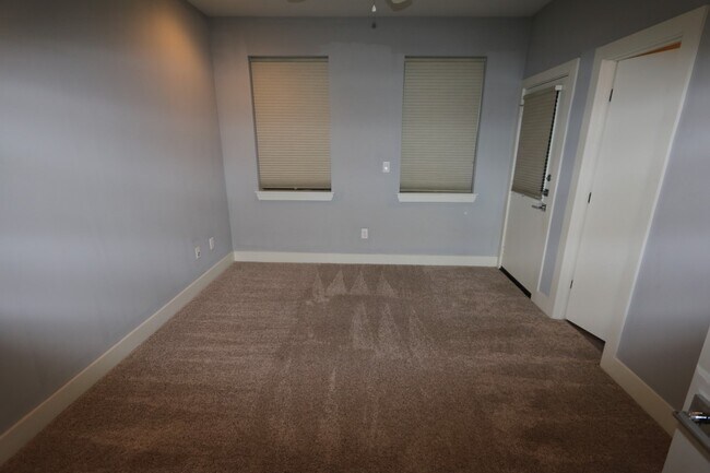 Photo - 2103 Hadley St