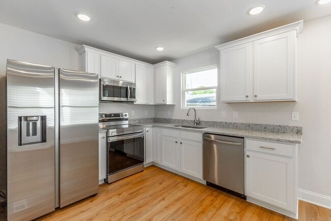 Building Photo - 2005 S Lyerly St Unit A