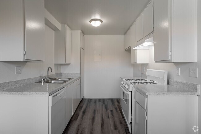1BR, 1BA - 750 SF