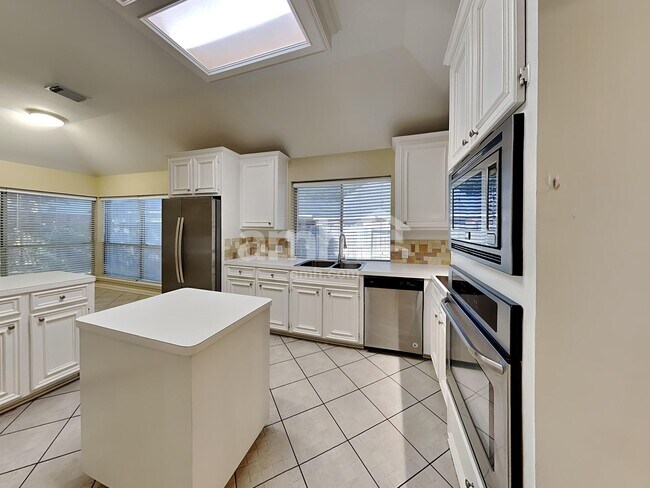 Photo - 104 Laguna Pointe Dr