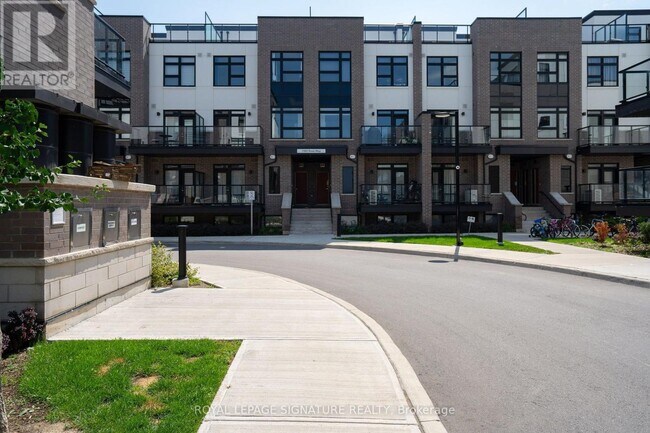 Photo - 1585 Rose Way