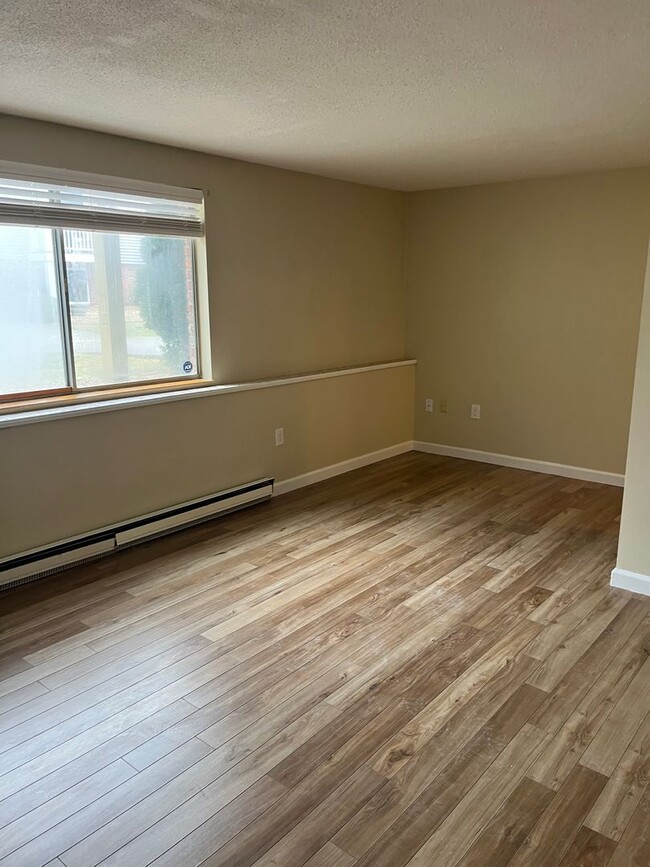 Photo - Bright & Sunny 2 Ba / 1 Ba Condominium