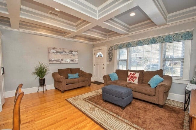 Photo - 1540 Melrose Dr SW
