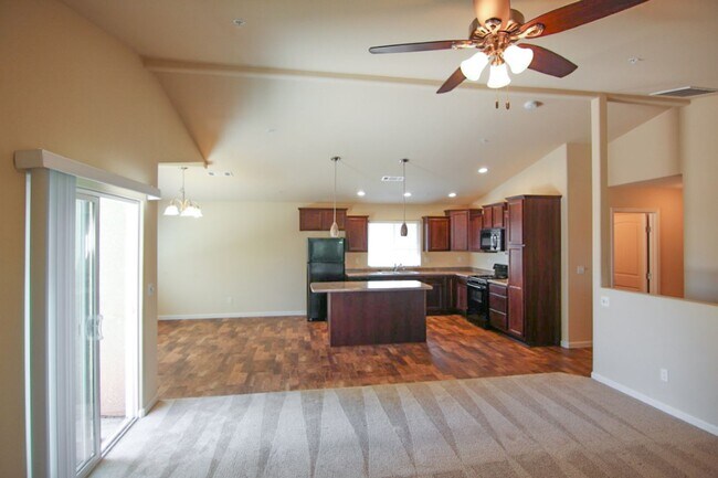 Photo - 3 Bedroom, 2 Bath Home in Redding
