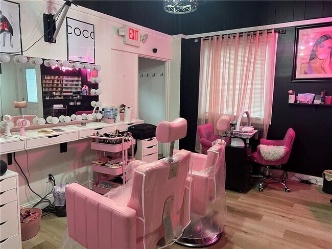 Photo - 692 East Ave