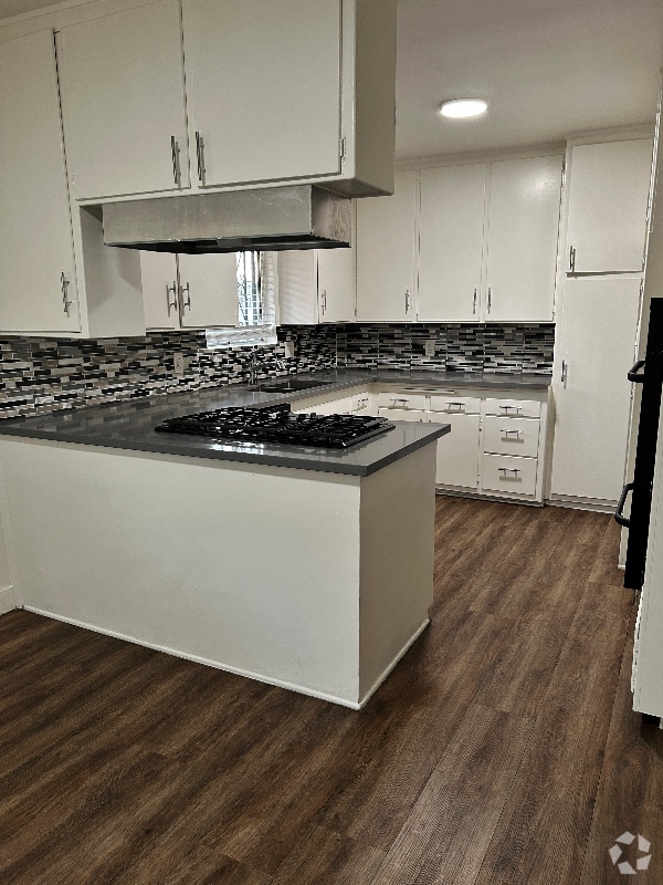 Building Photo - 1339 Hobart Blvd Rental