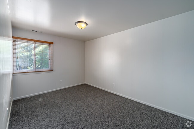 2BR, 1BA - 975SF - Primary Bedroom