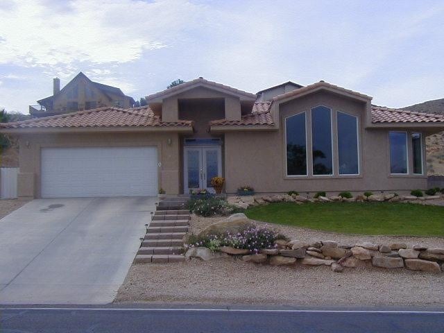 Building Photo - Beautiful 3 bedroom Home in Bloomington Hills