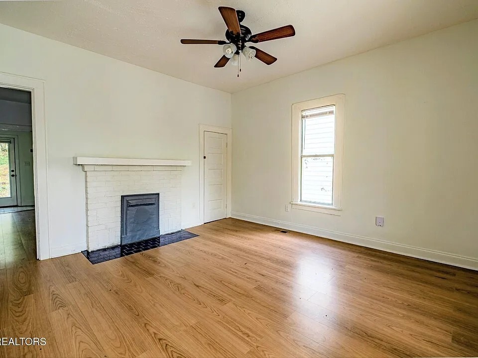 Photo - 411 James Ave