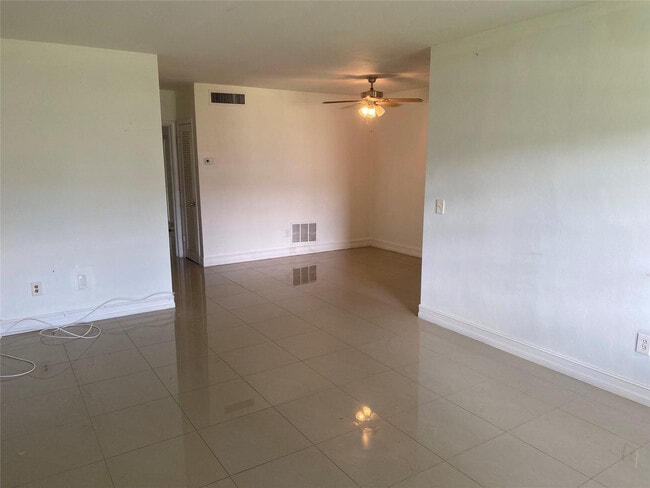 Photo - 51 NE 204th St Unit 2