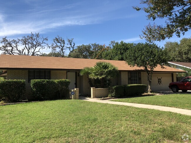 Building Photo - Castle Park Common/ Oak Glen park Rental