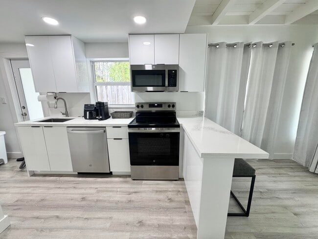 Photo - 1130 NE 18th Ave Unit 3