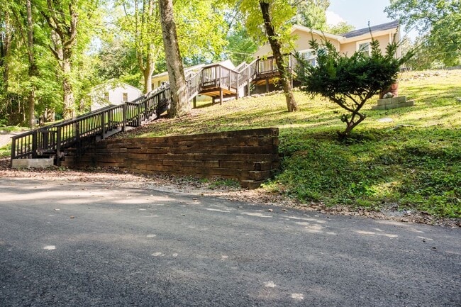 Photo - 712 Woodlawn Dr