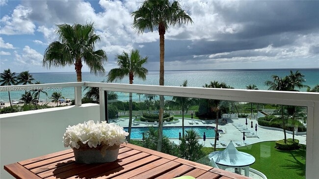 Building Photo - 5161 Collins Ave Unit 715