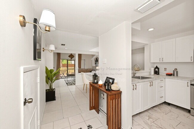 Photo - 2107 Honour Rd