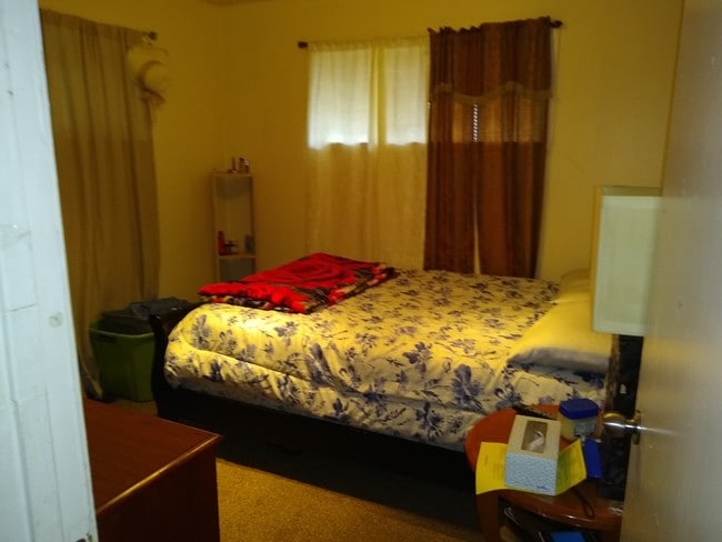 Bed 1 - 7742 Mclean St Unit B