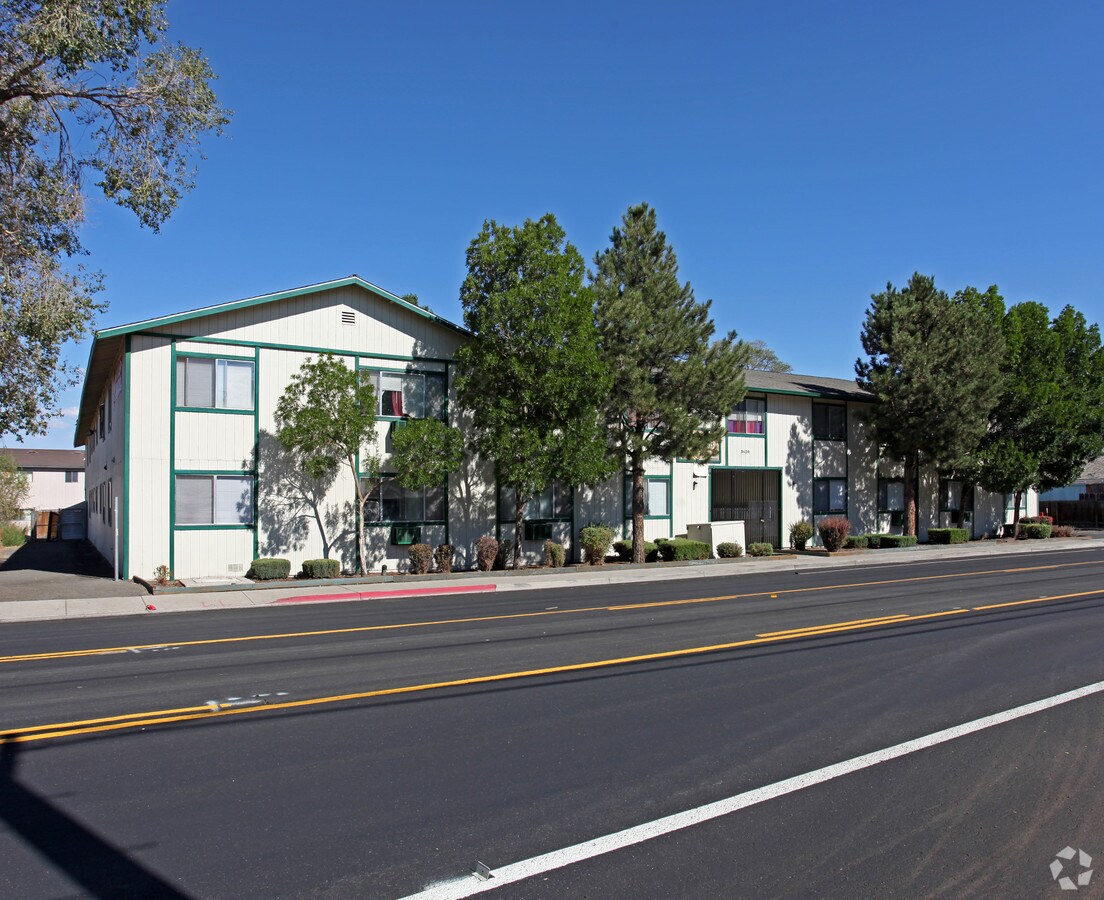 Photo - Oakwood Apartments