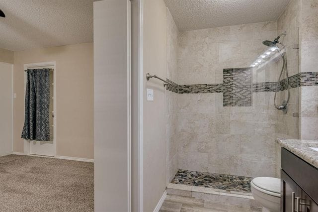 Baño principal - 417 E Kearney St