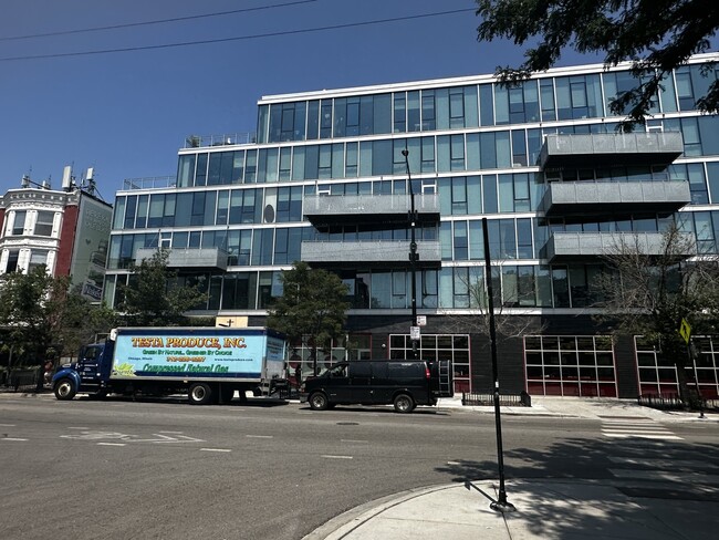 Building Photo - 1664 W Division St Rental