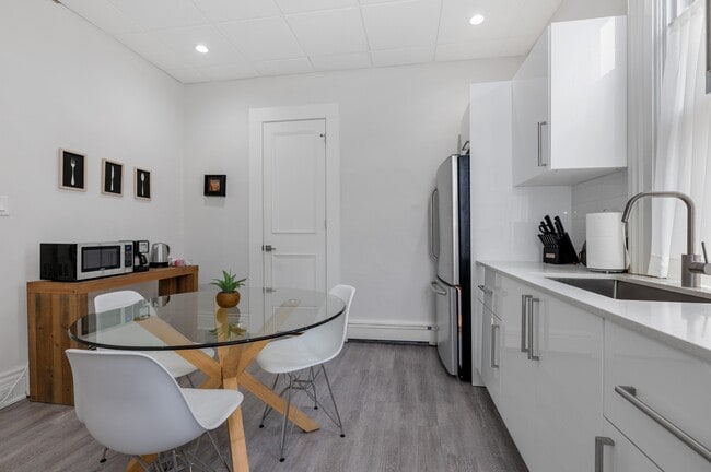 Photo - 41 Welland Ave Unit 1